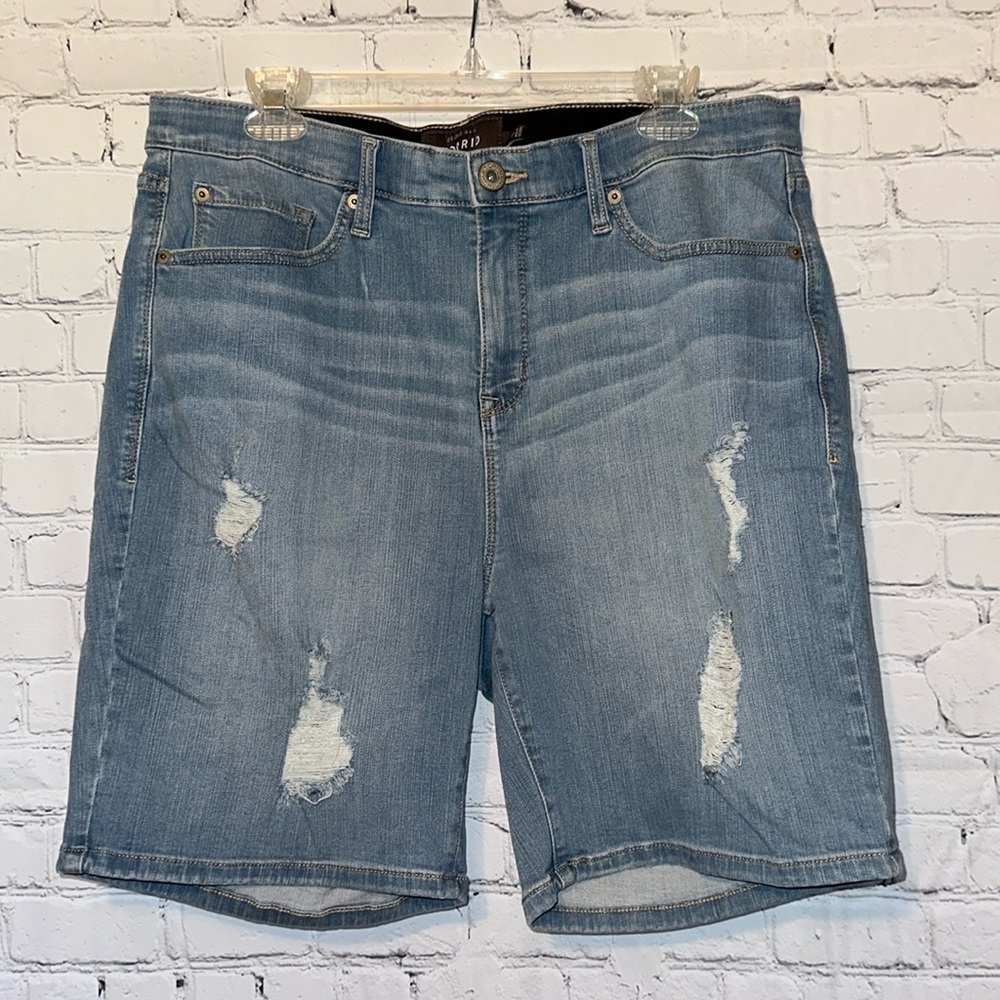 Torrid sky high skinny Bermuda shorts distressed size 18